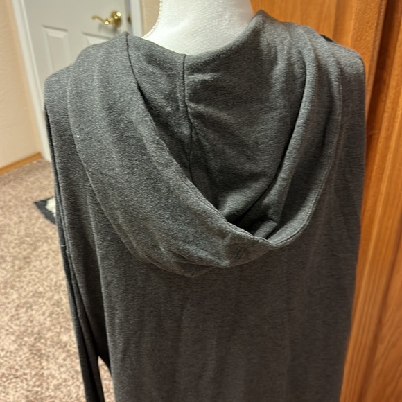 Athlete oversized gym cover up - Picture 3 of 4